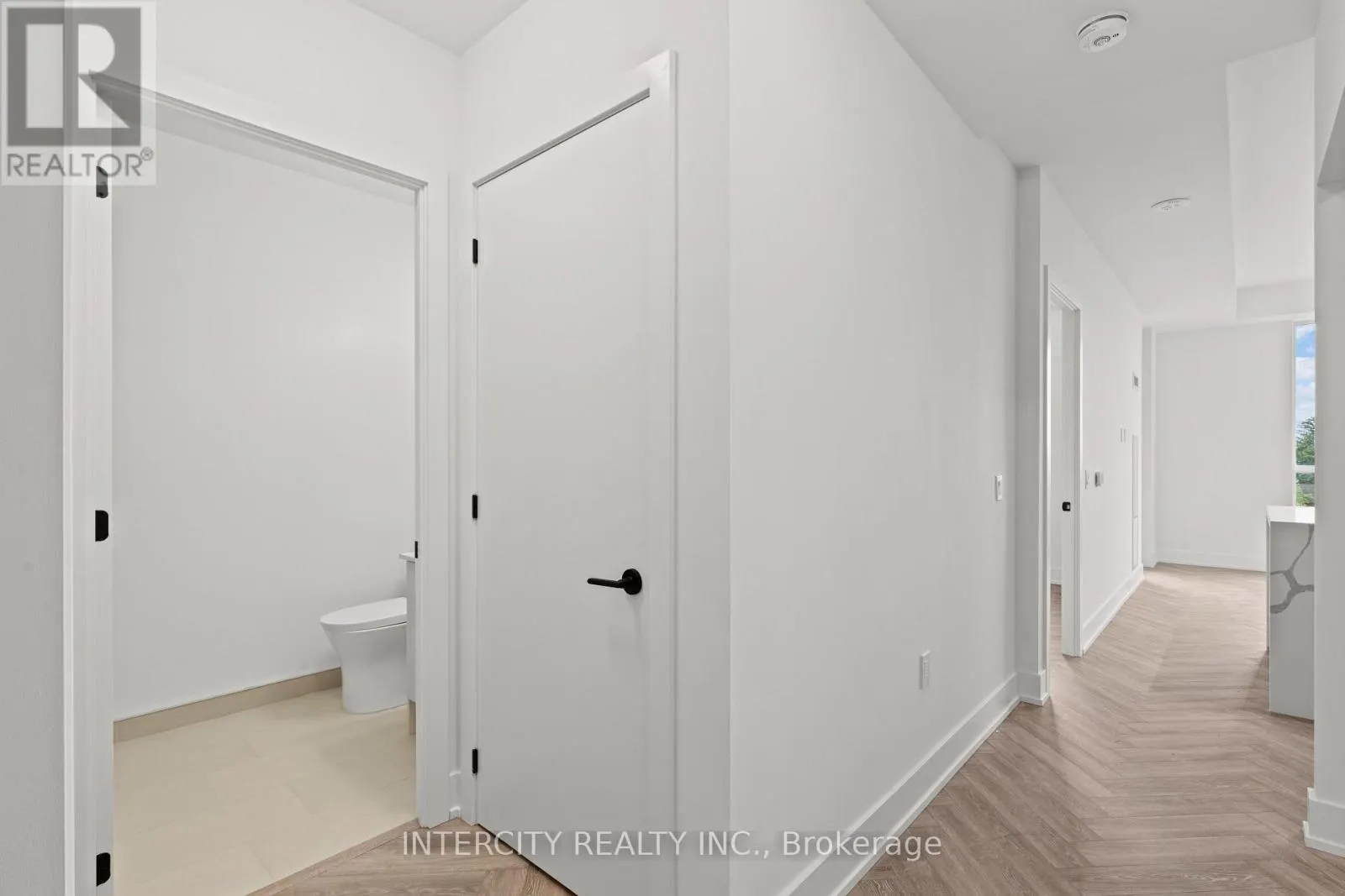 520 - 2075 KING ROAD