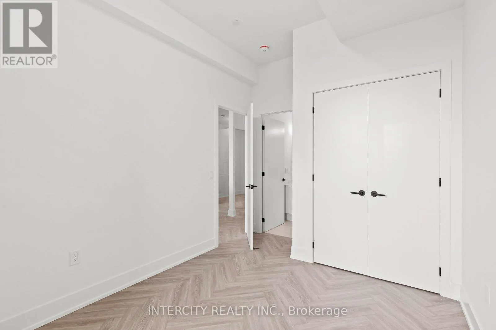 520 - 2075 KING ROAD