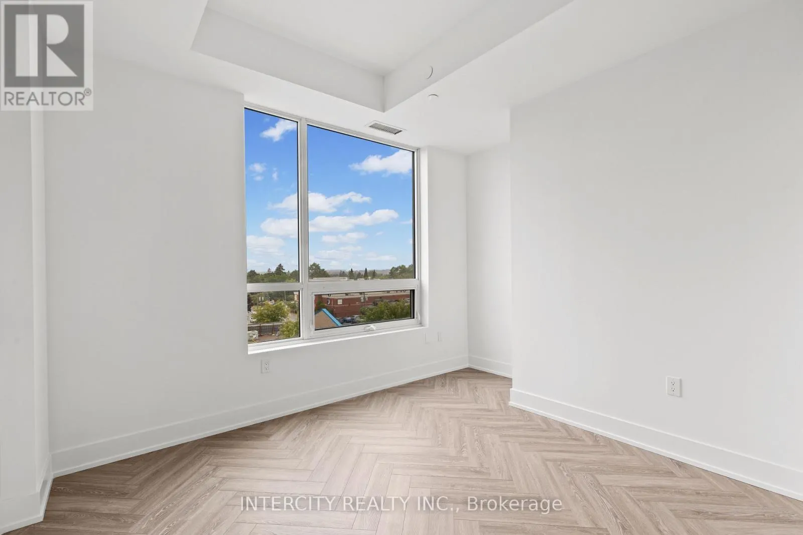 520 - 2075 KING ROAD
