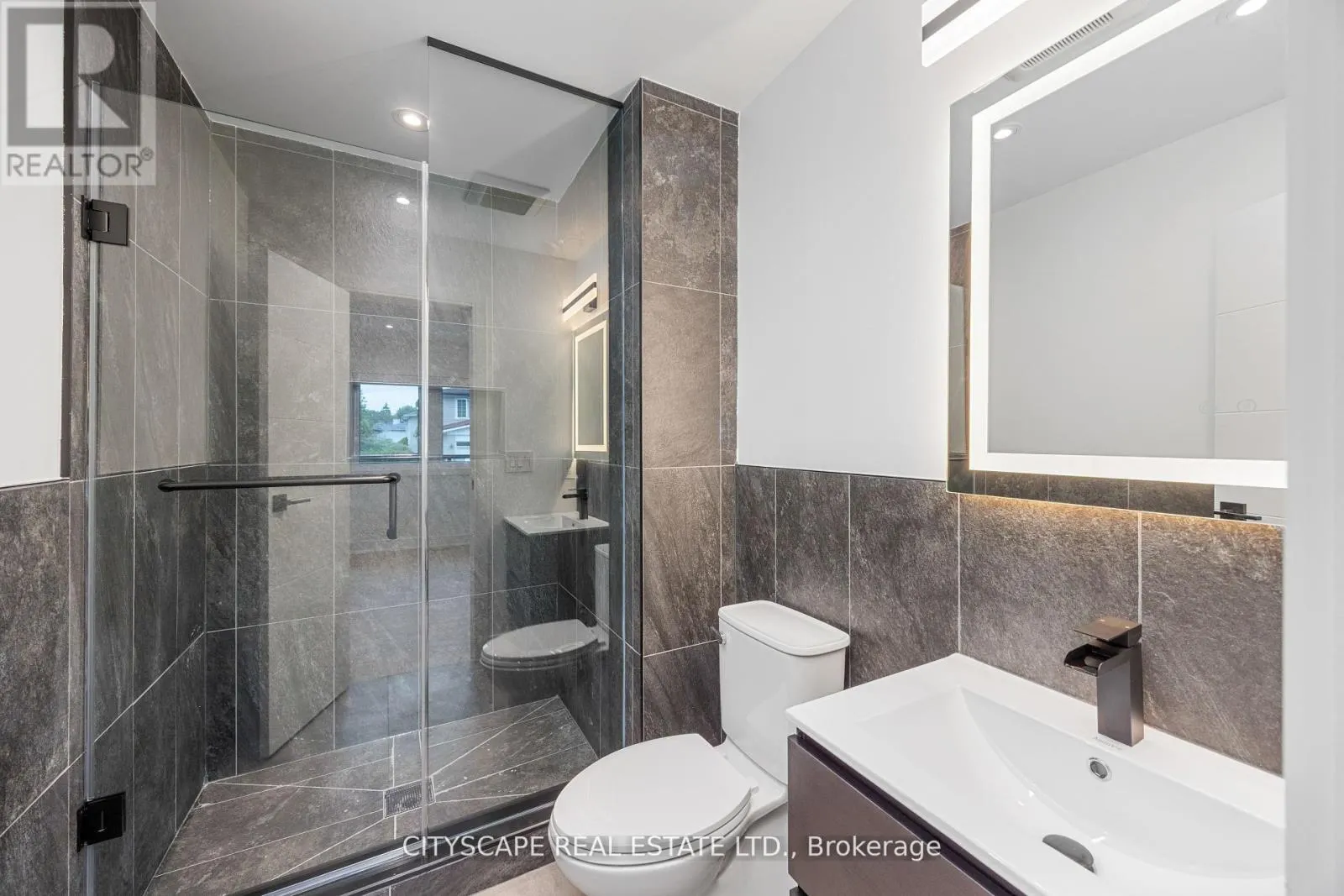 6 PORTREE CRESCENT