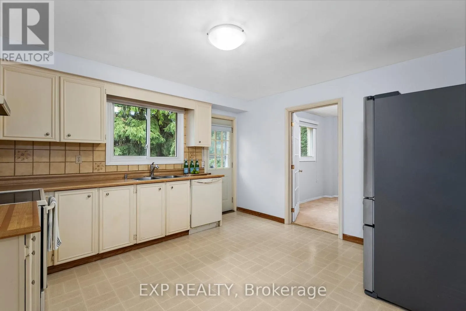 56 MANNING CRESCENT