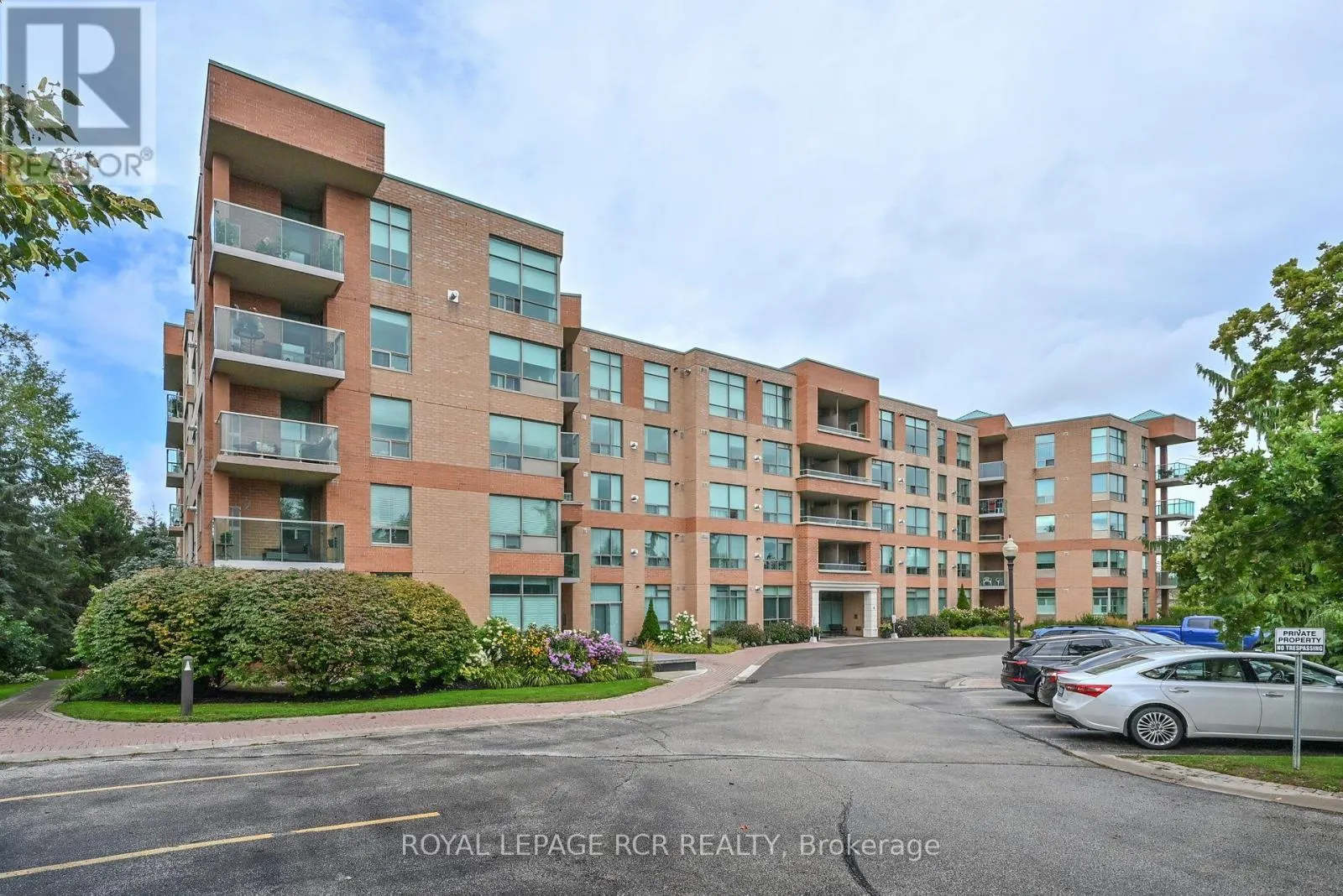 214 - 4 BRIAR HILL HEIGHTS