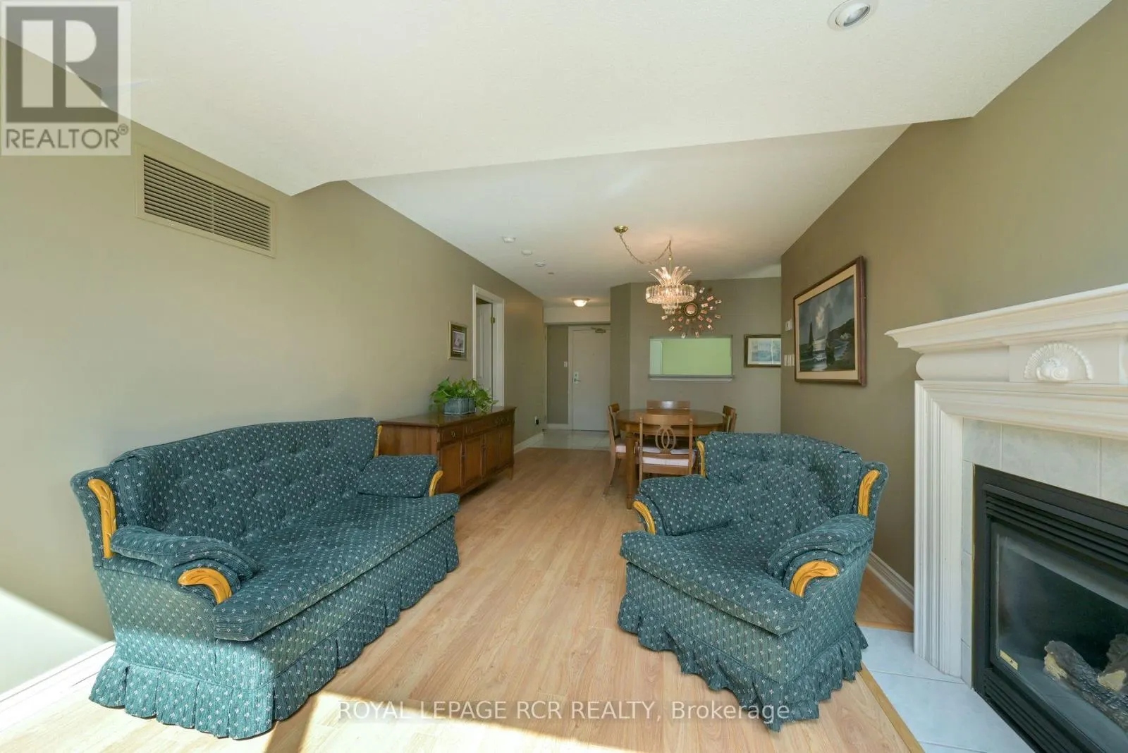 214 - 4 BRIAR HILL HEIGHTS