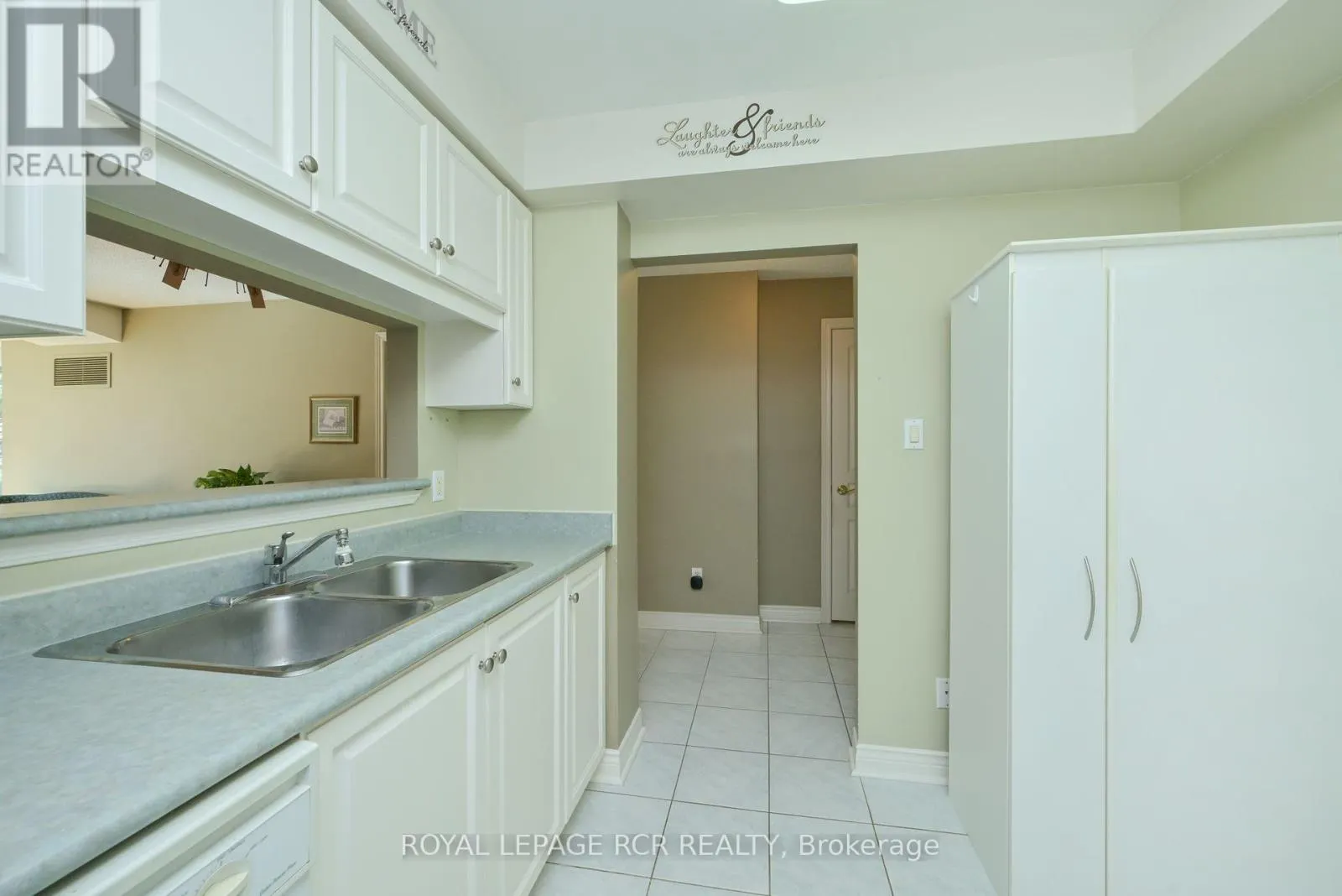 214 - 4 BRIAR HILL HEIGHTS
