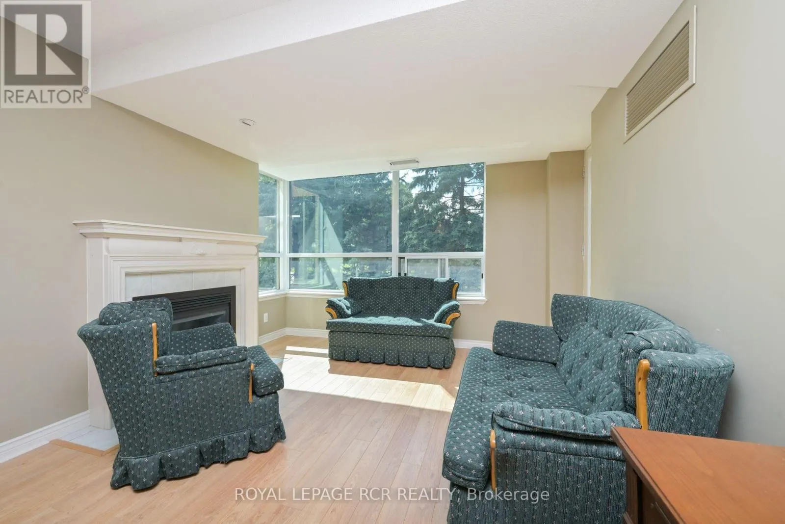 214 - 4 BRIAR HILL HEIGHTS