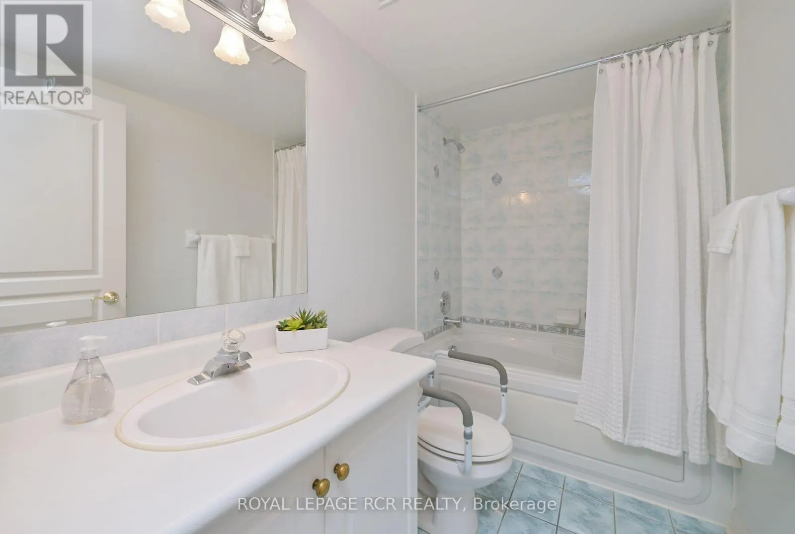 214 - 4 BRIAR HILL HEIGHTS