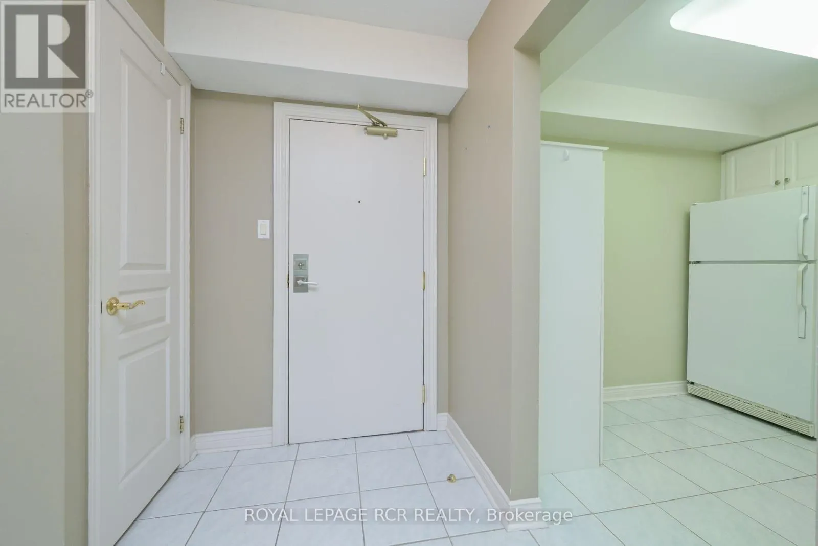 214 - 4 BRIAR HILL HEIGHTS