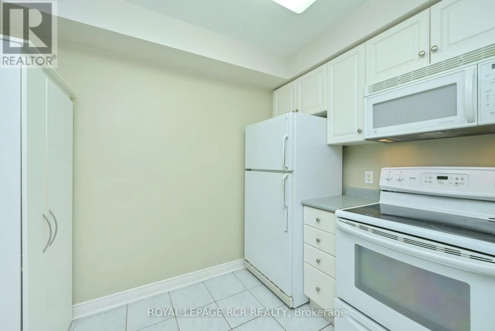 214 - 4 BRIAR HILL HEIGHTS