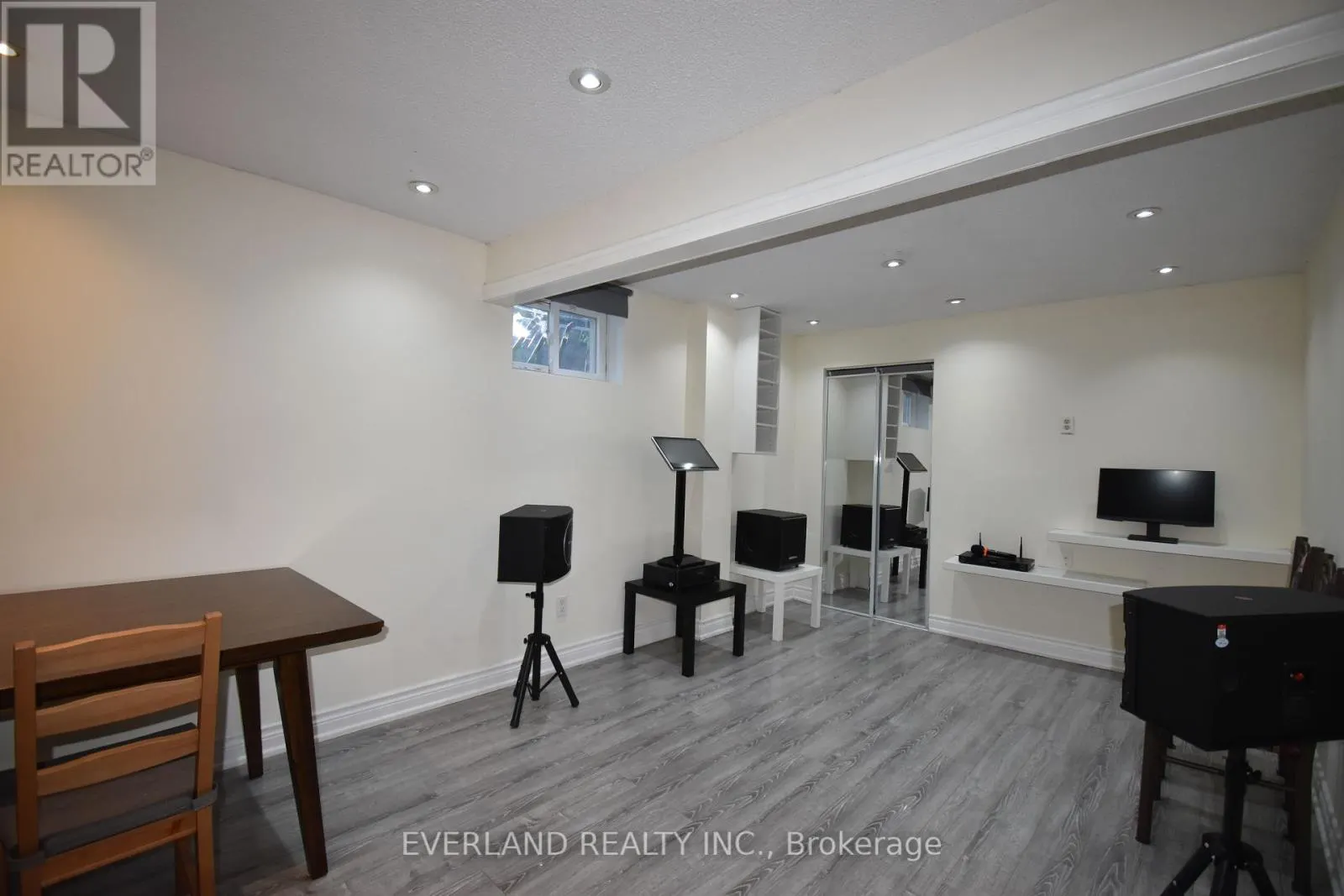 APT 1 BEDROOM - 1 SHAFTSBURY AVENUE E