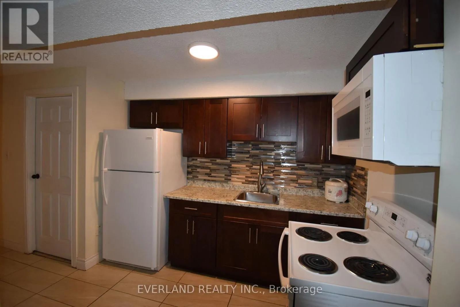 APT 1 BEDROOM - 1 SHAFTSBURY AVENUE E