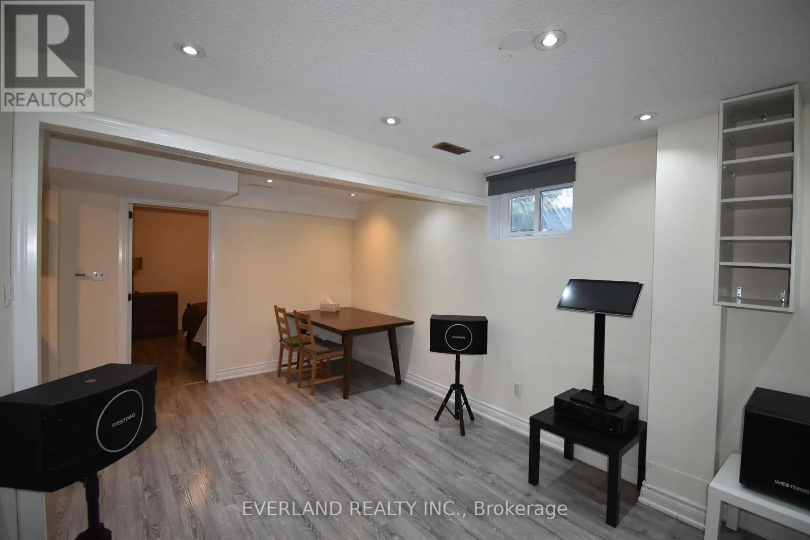APT 1 BEDROOM - 1 SHAFTSBURY AVENUE E
