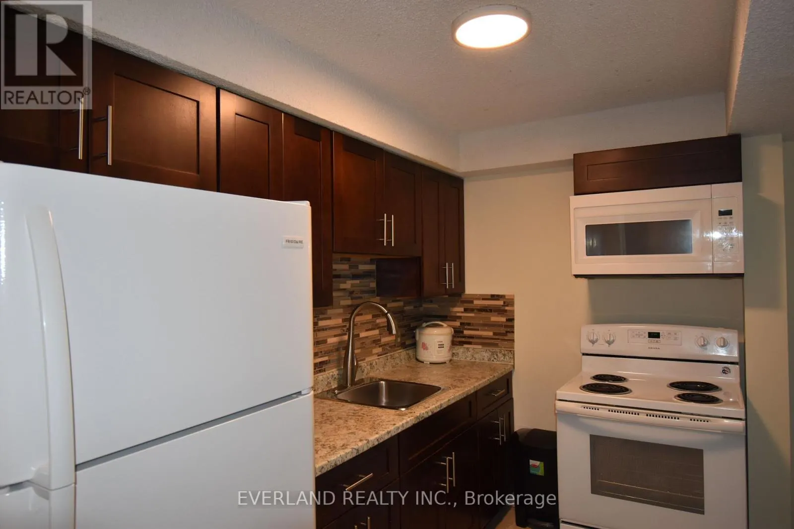 APT 1 BEDROOM - 1 SHAFTSBURY AVENUE E