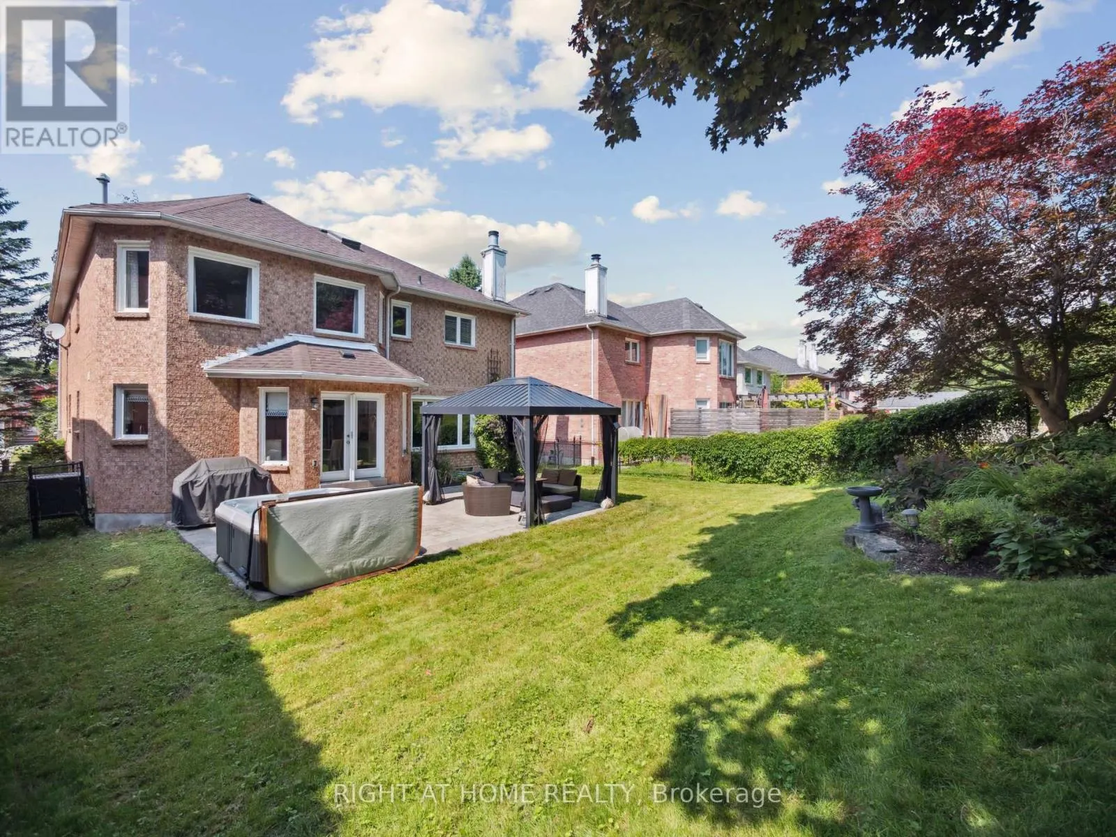 100 CARLYLE CRESCENT