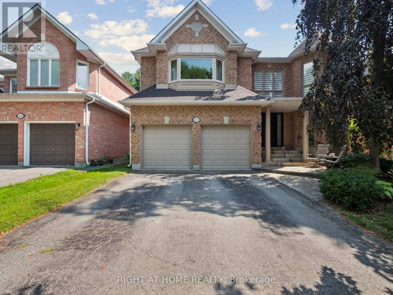 100 CARLYLE CRESCENT