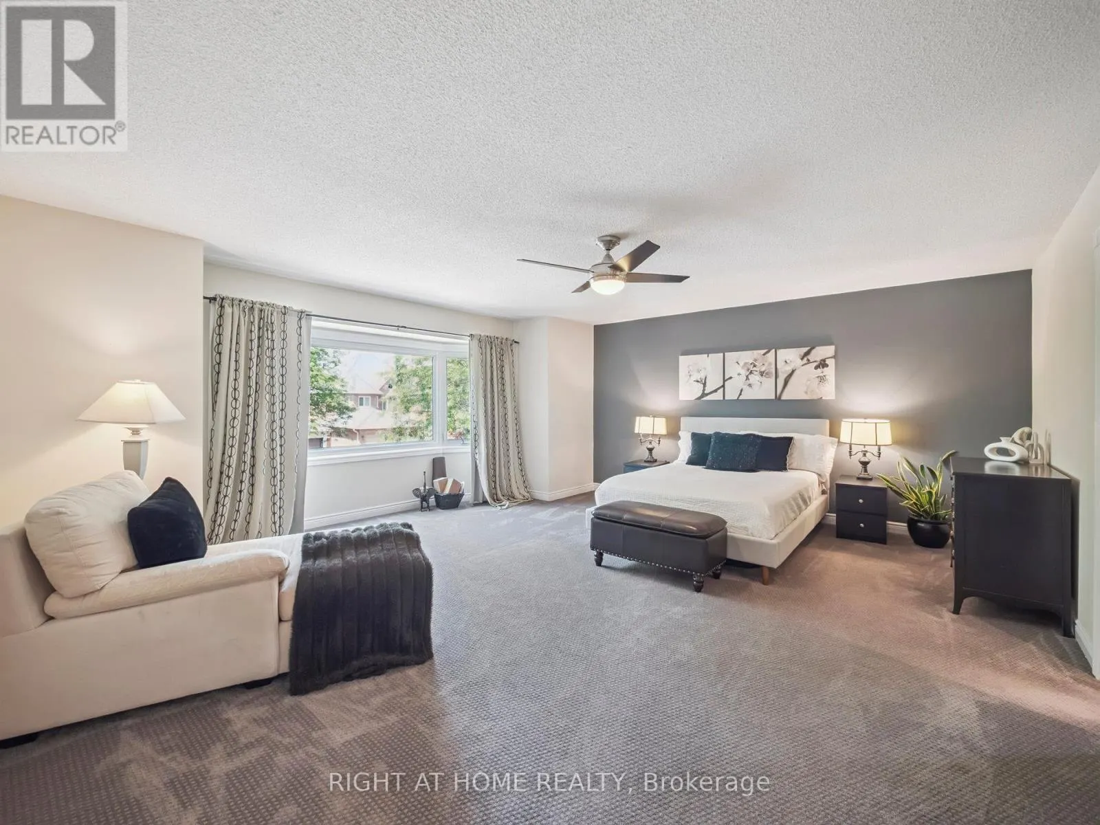100 CARLYLE CRESCENT