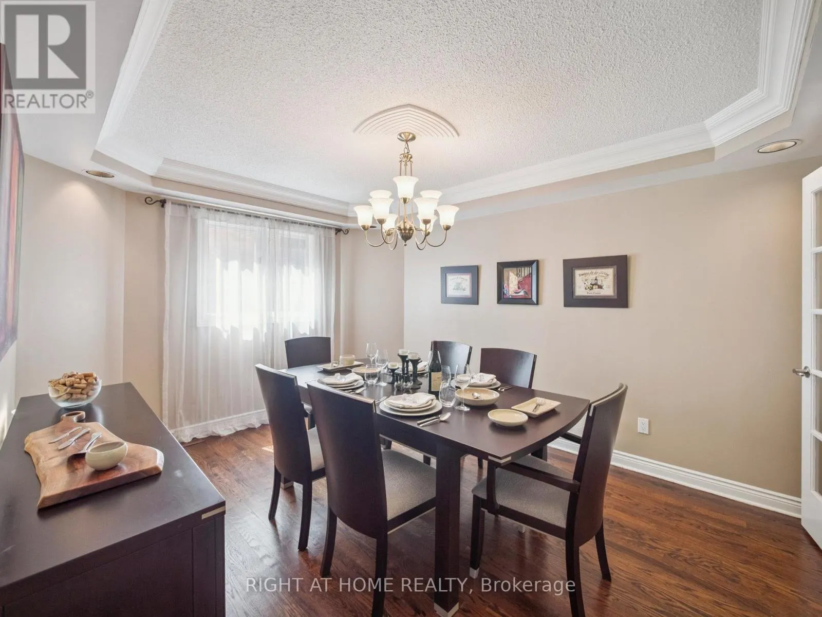 100 CARLYLE CRESCENT