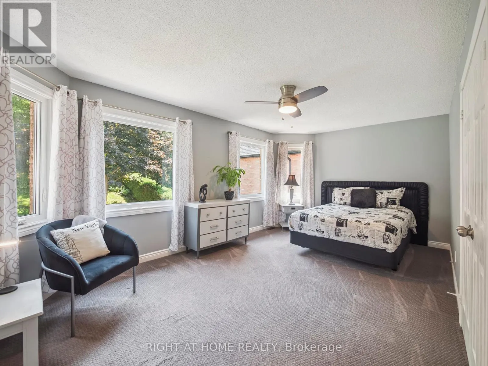 100 CARLYLE CRESCENT