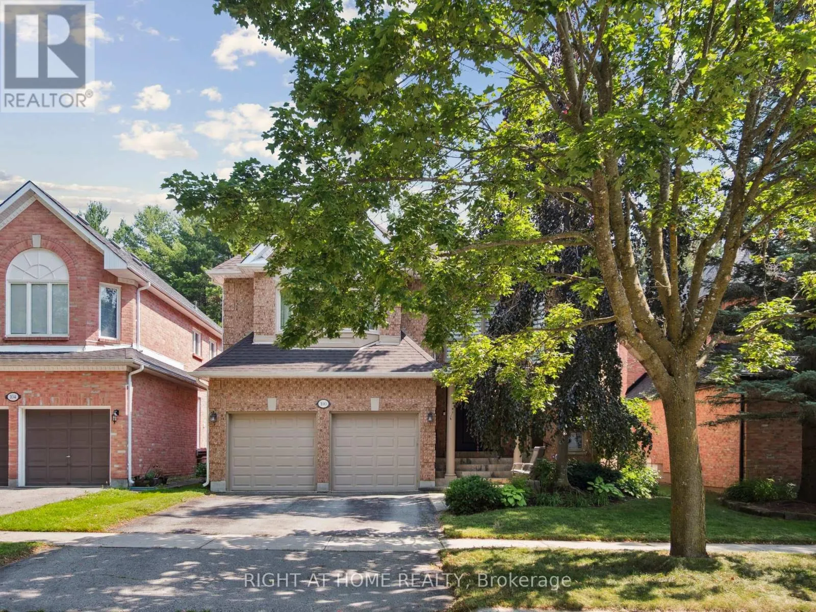 100 CARLYLE CRESCENT