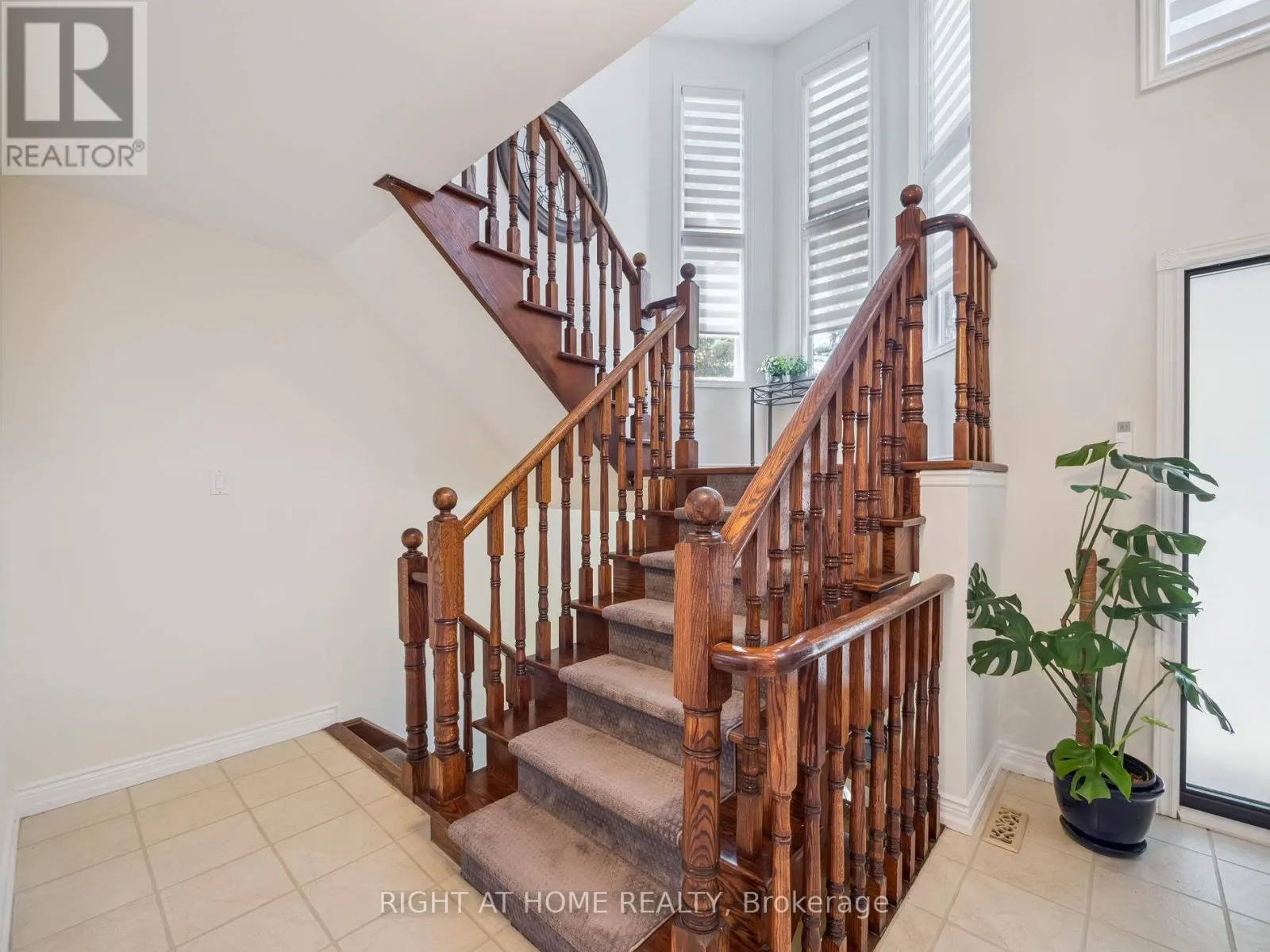 100 CARLYLE CRESCENT