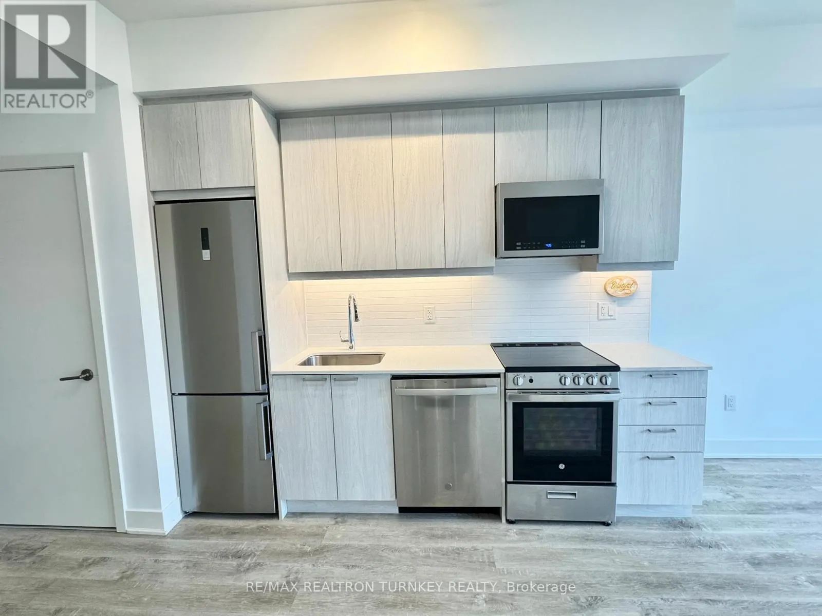 018 - 185 DEERFIELD ROAD