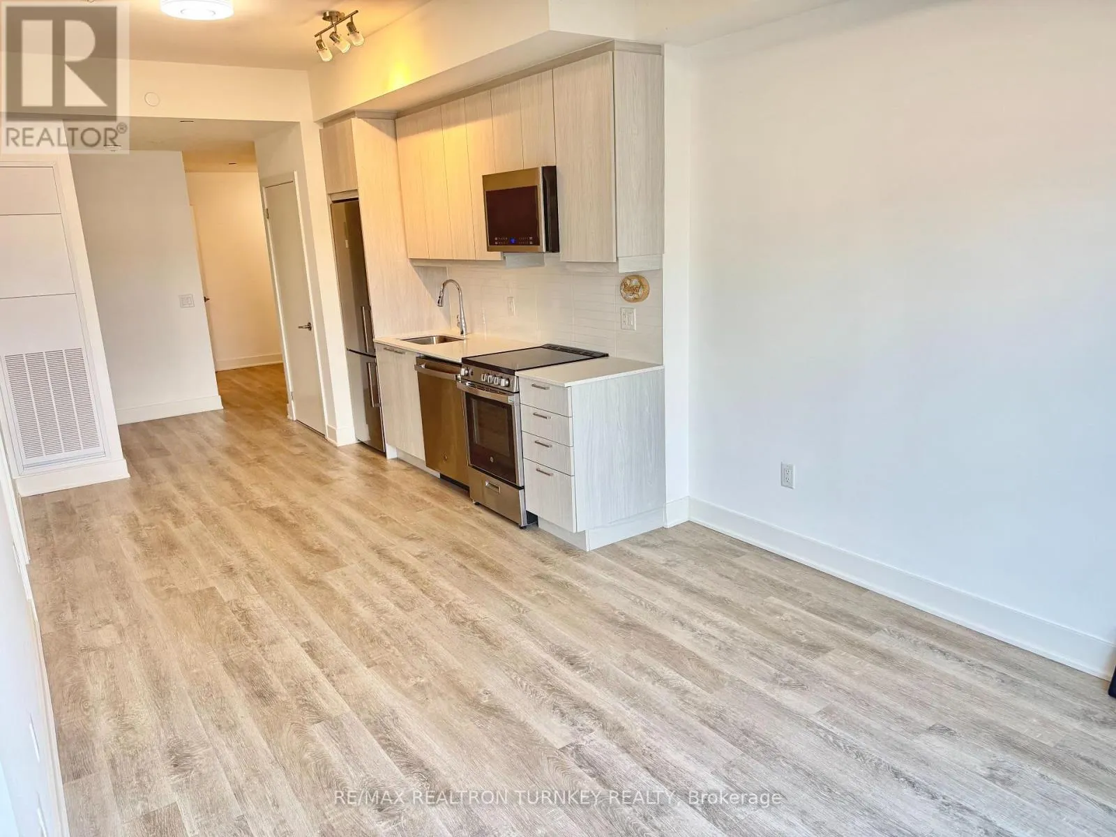 018 - 185 DEERFIELD ROAD