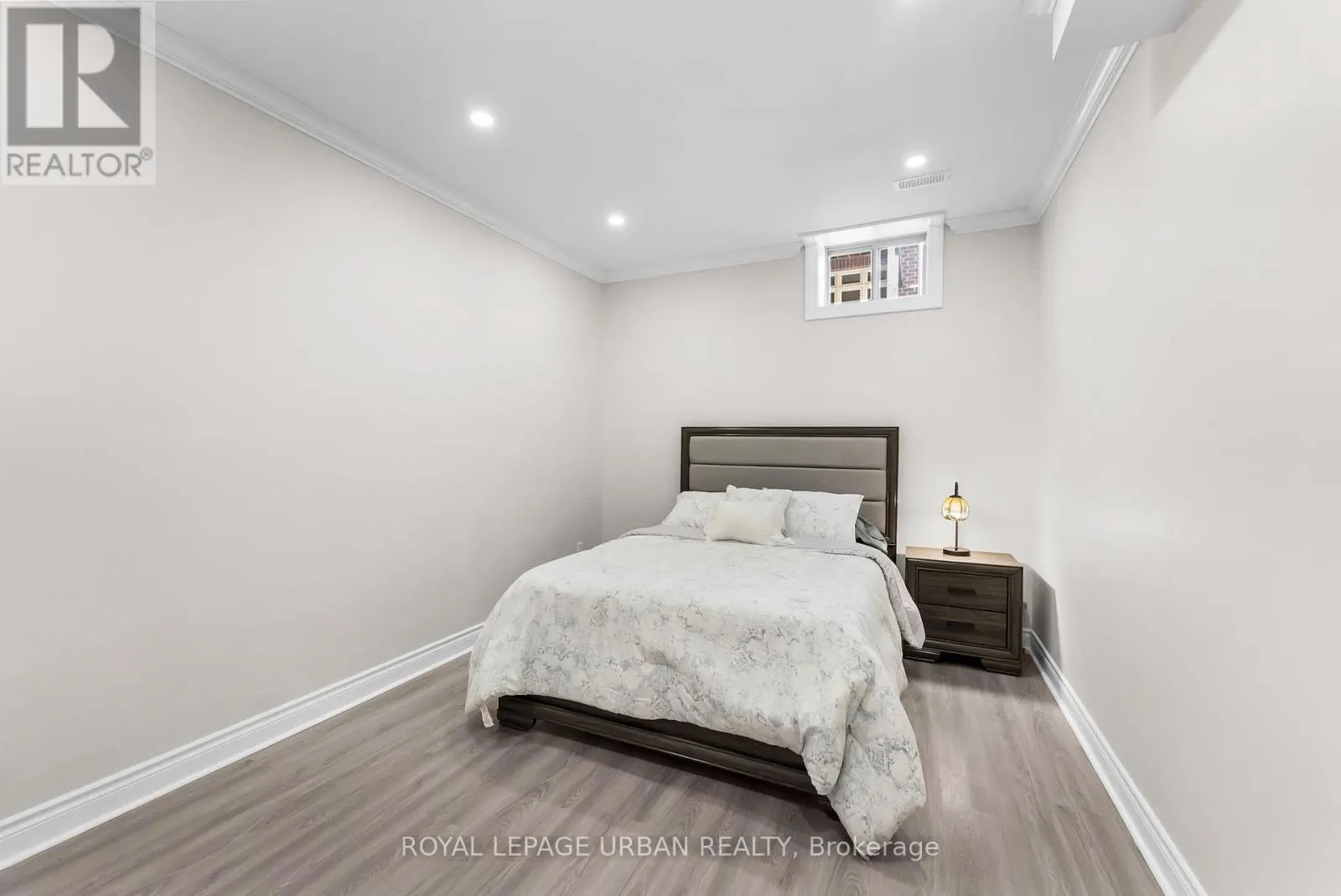 15 COUNTRY CLUB CRESCENT