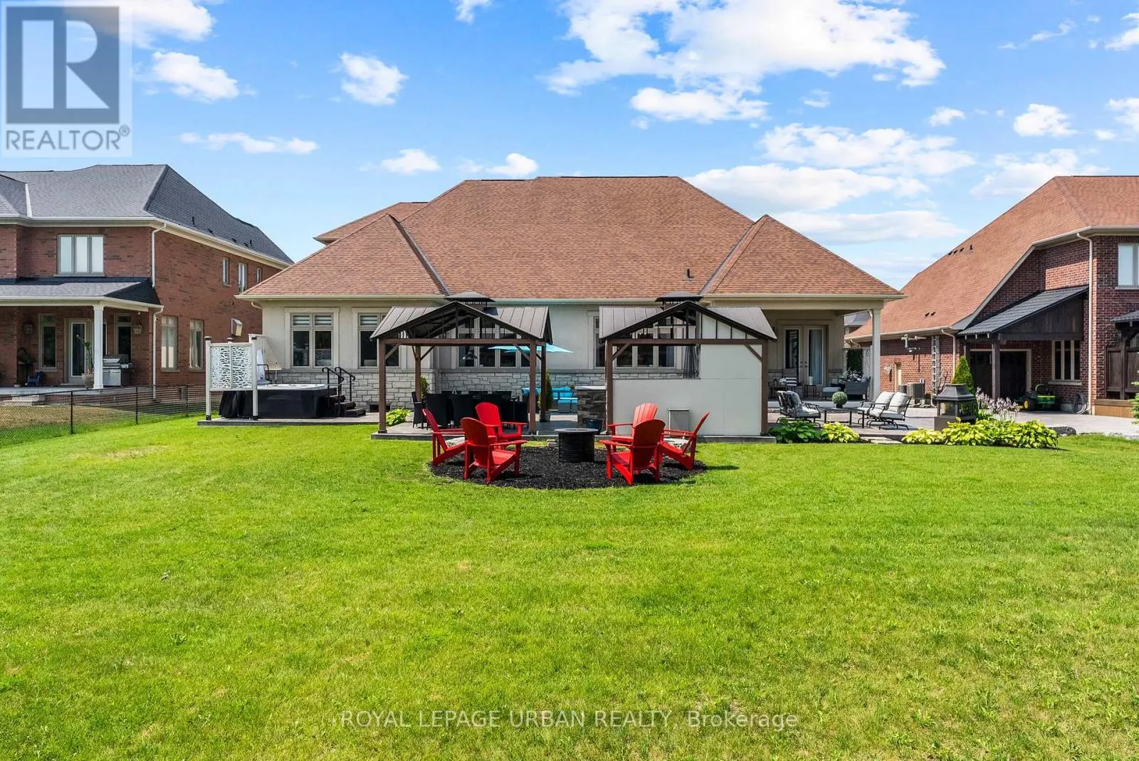 15 COUNTRY CLUB CRESCENT