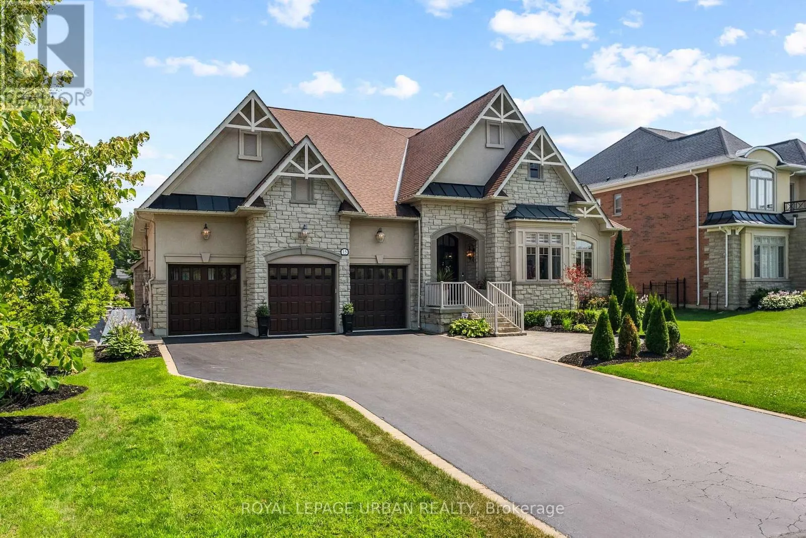 15 COUNTRY CLUB CRESCENT