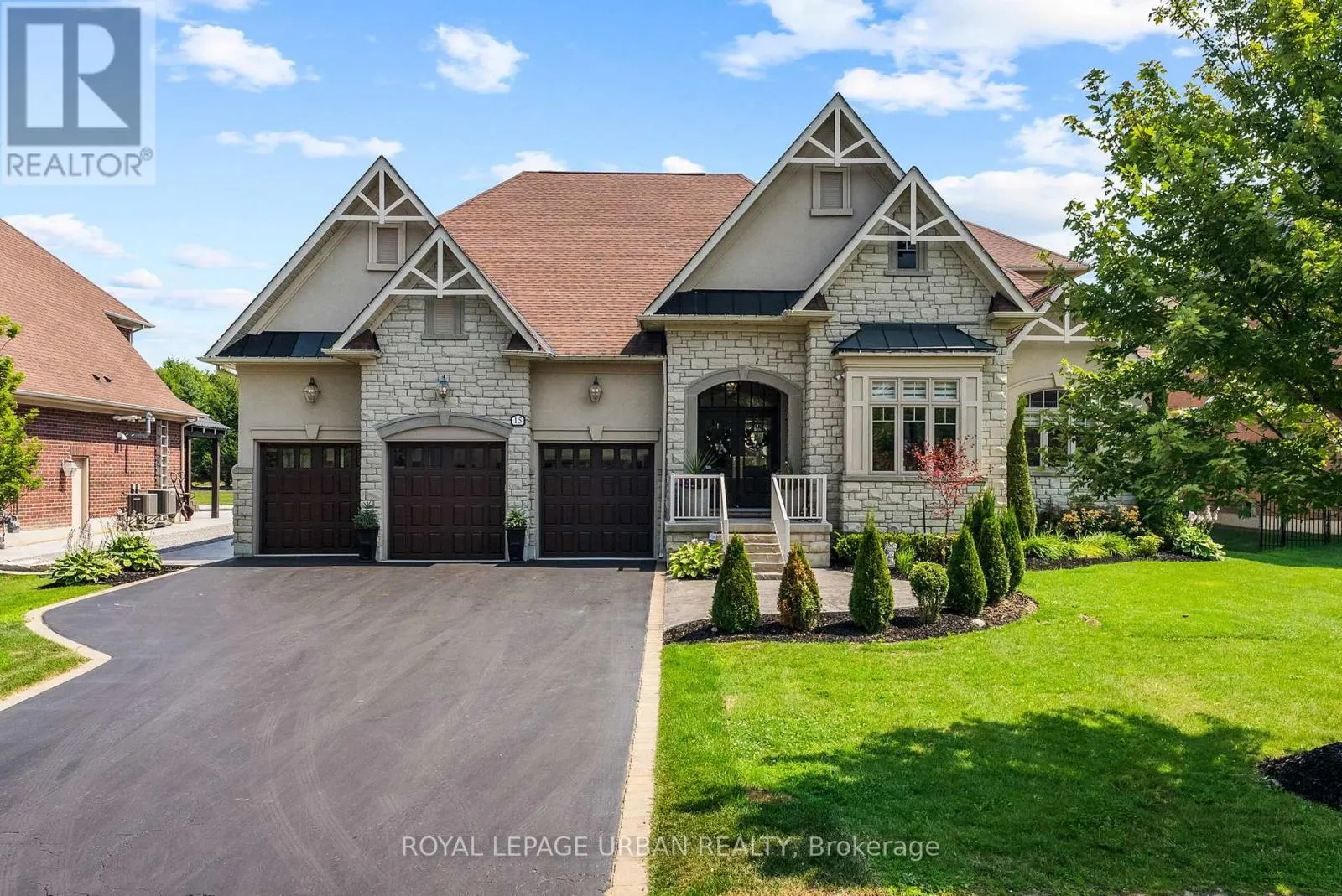 15 COUNTRY CLUB CRESCENT