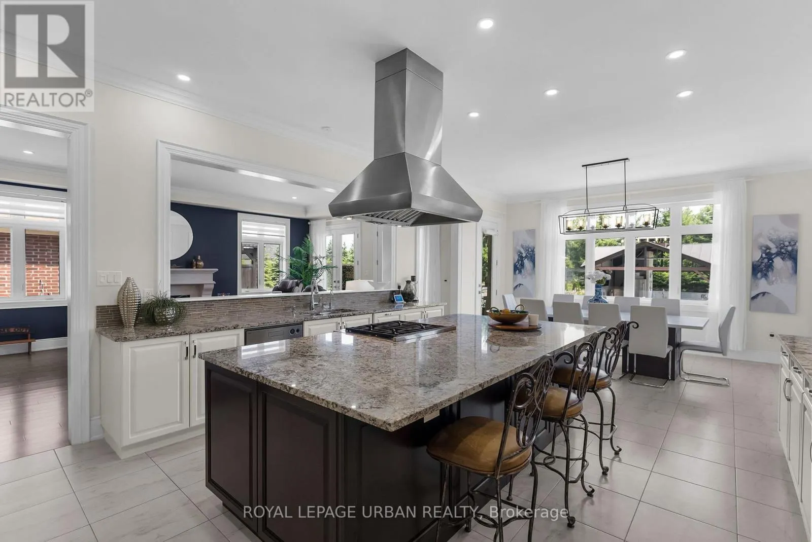 15 COUNTRY CLUB CRESCENT