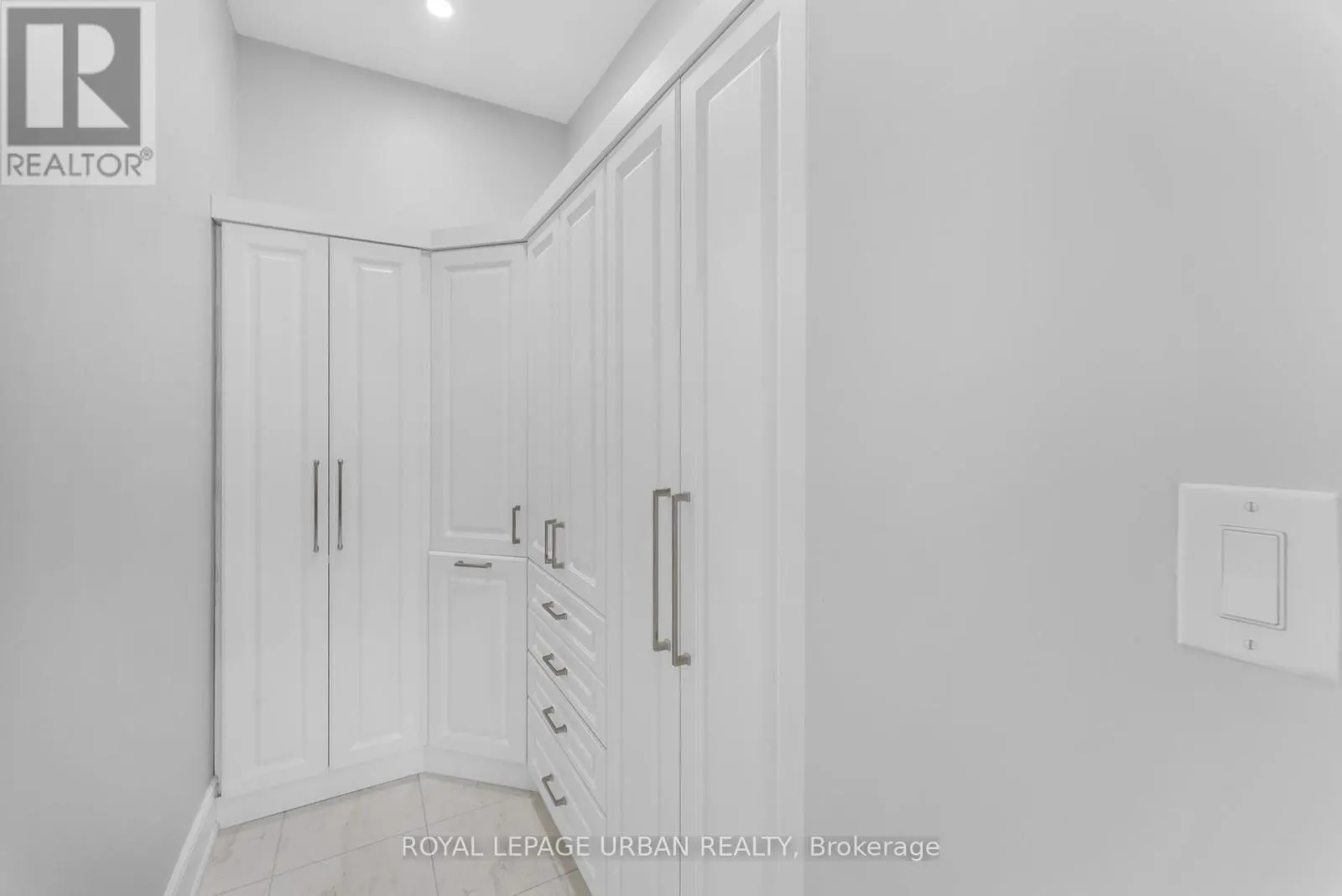 15 COUNTRY CLUB CRESCENT