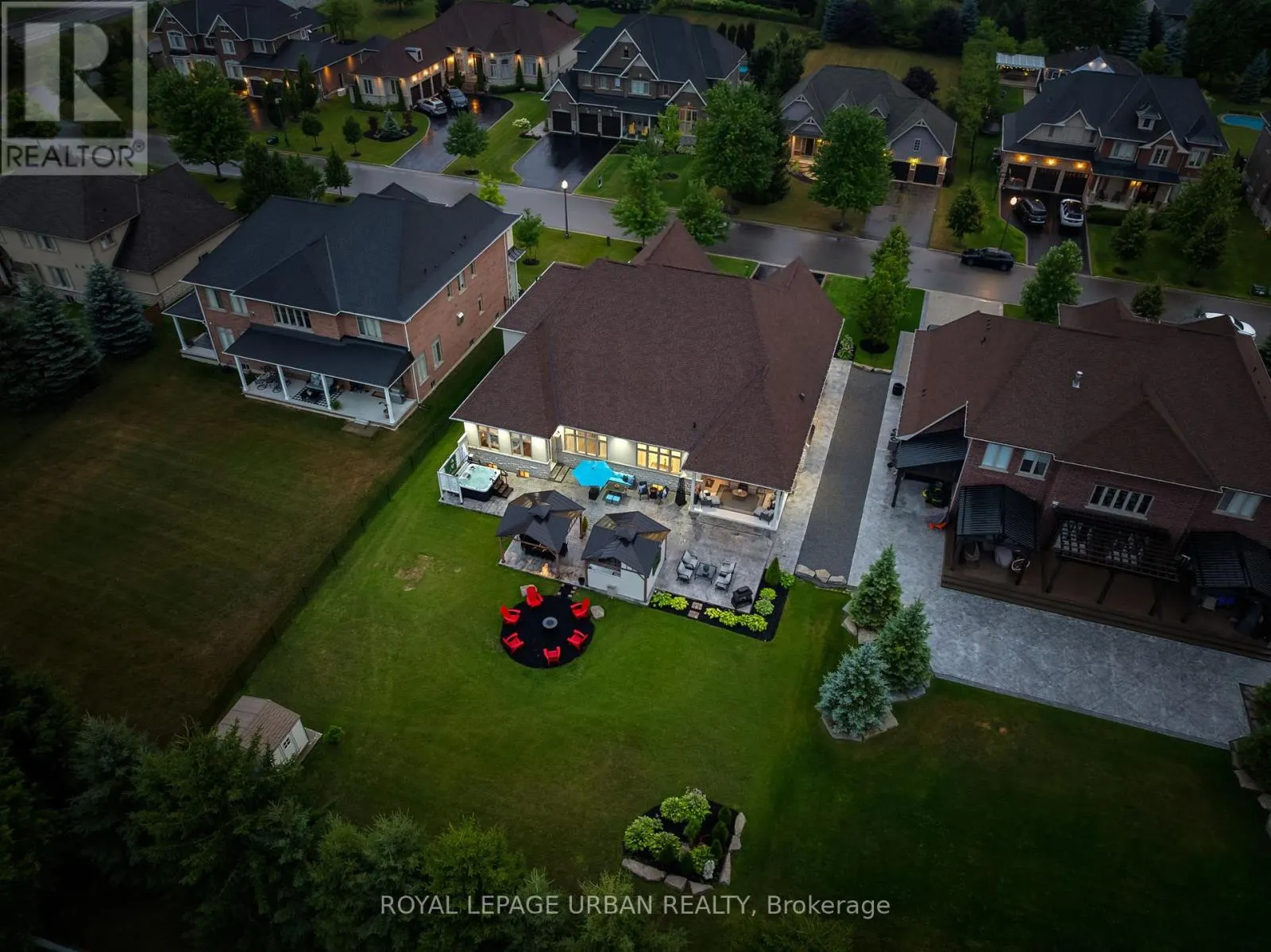 15 COUNTRY CLUB CRESCENT