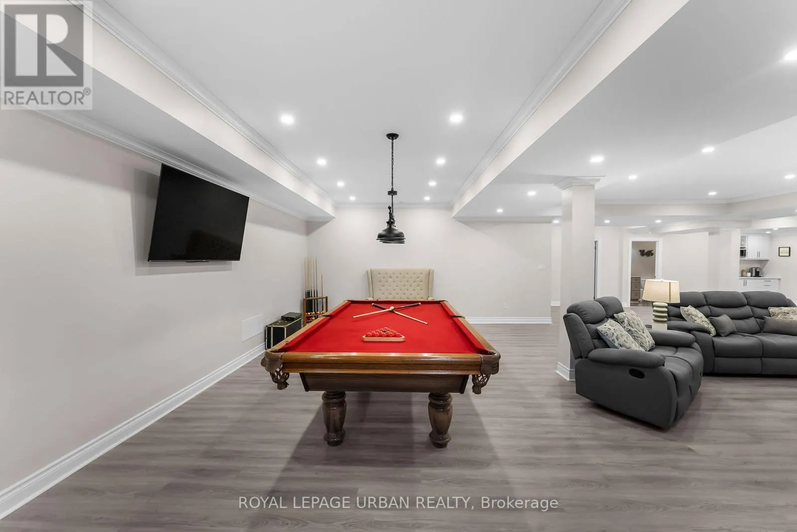 15 COUNTRY CLUB CRESCENT