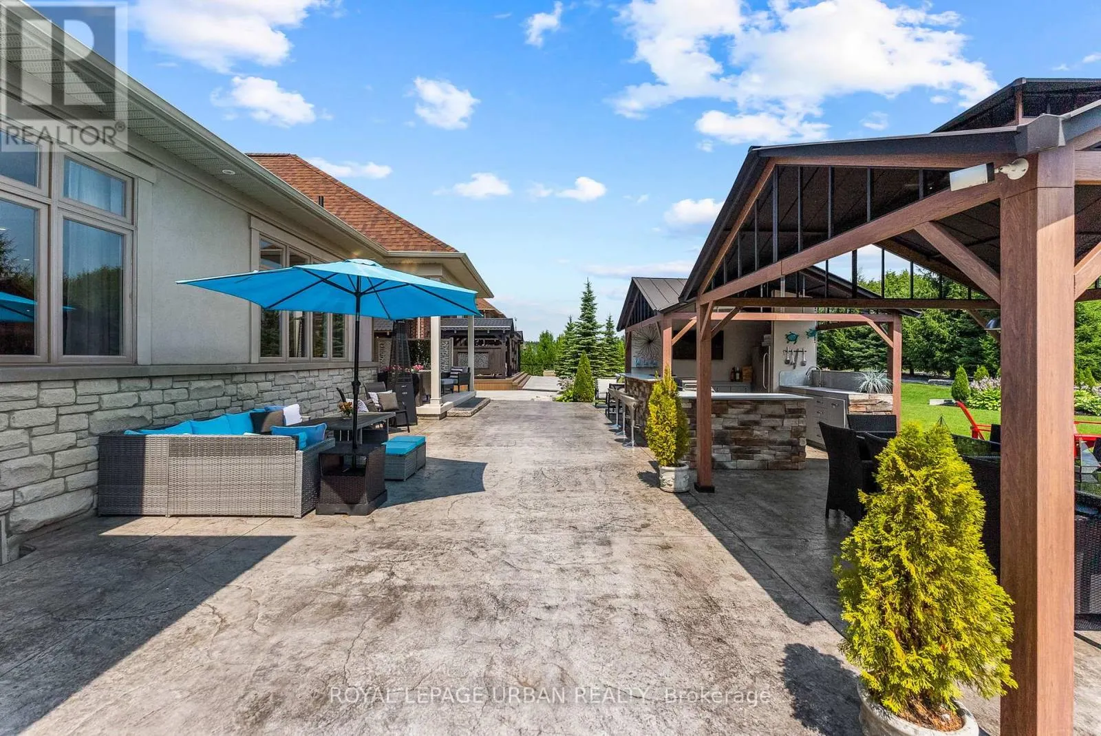 15 COUNTRY CLUB CRESCENT
