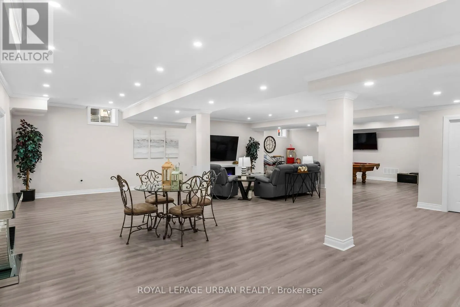 15 COUNTRY CLUB CRESCENT