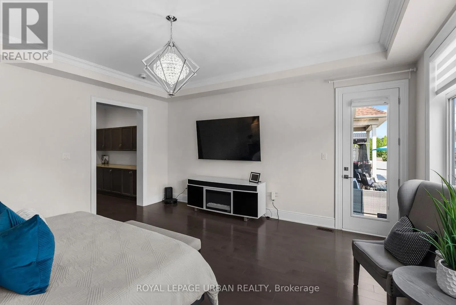 15 COUNTRY CLUB CRESCENT