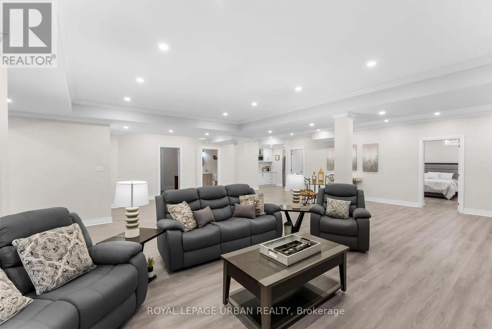 15 COUNTRY CLUB CRESCENT