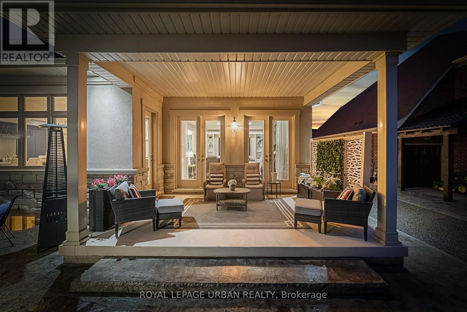 15 COUNTRY CLUB CRESCENT