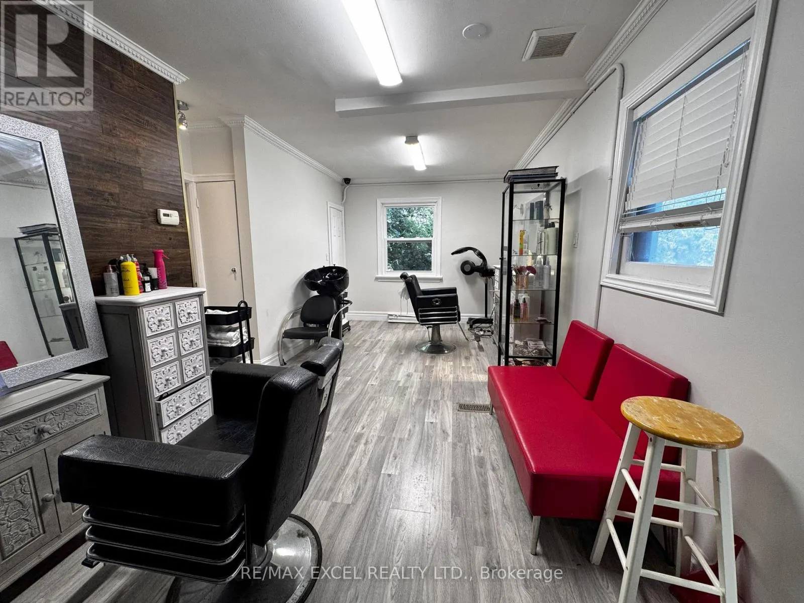 UPPER LEVEL - 9961 YONGE STREET