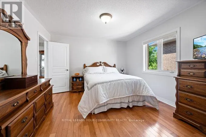 40 BARBERRY CRESCENT