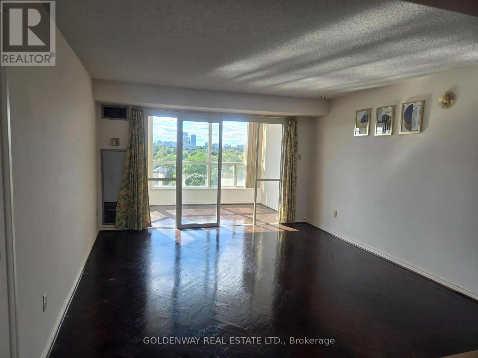 1012 - 7300 YONGE STREET