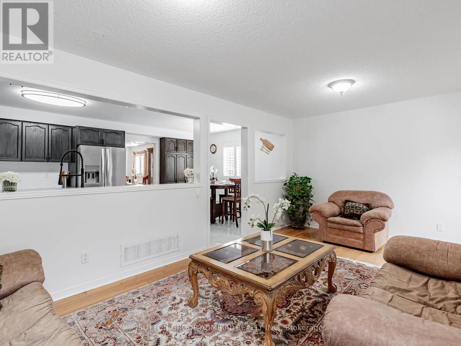 185 FOXFIELD CRESCENT