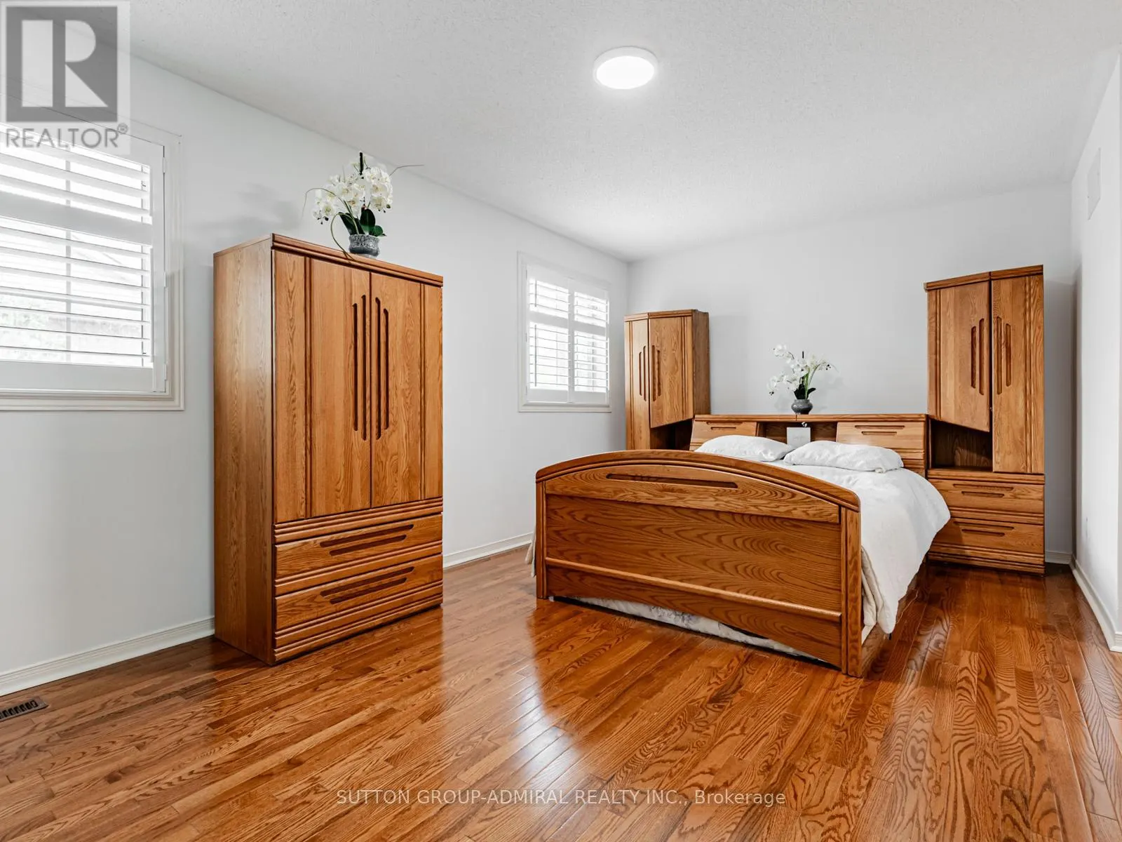 185 FOXFIELD CRESCENT