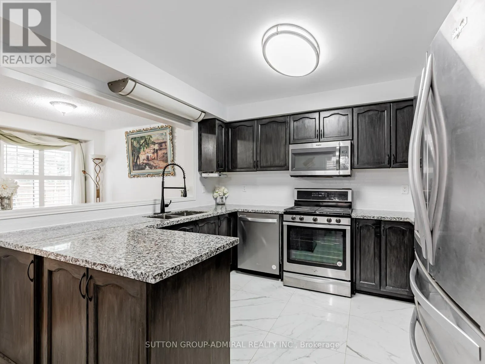 185 FOXFIELD CRESCENT