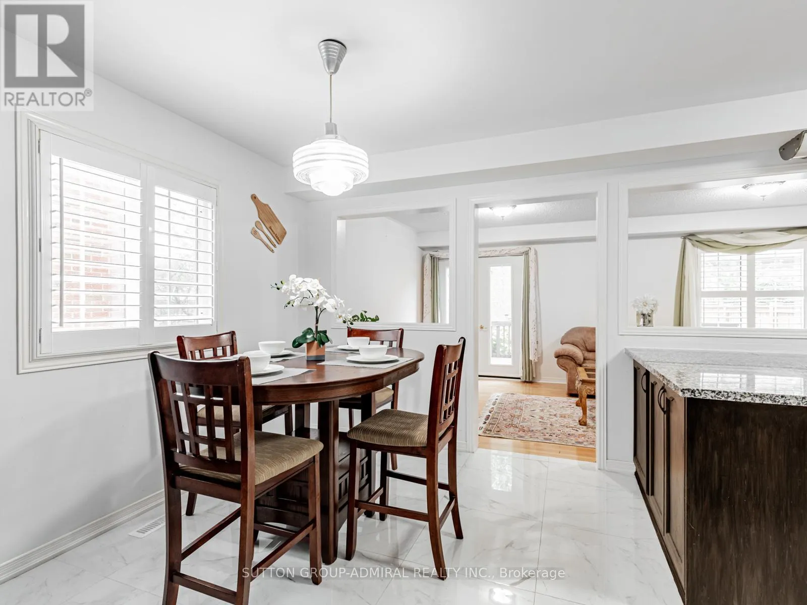 185 FOXFIELD CRESCENT