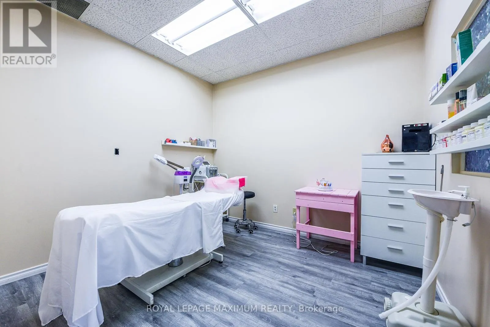 C10 - 4220 STEELES AVENUE W