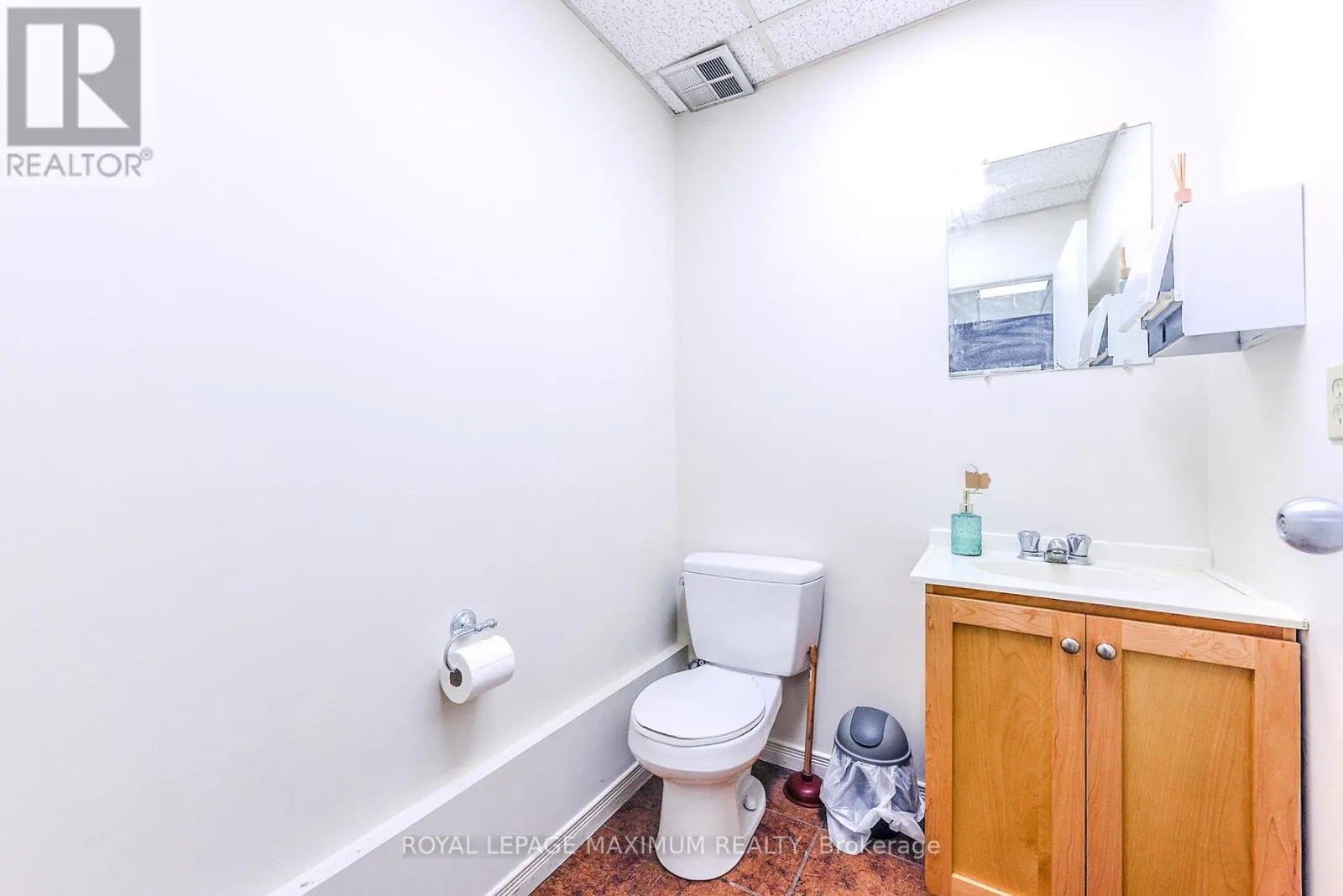 C10 - 4220 STEELES AVENUE W