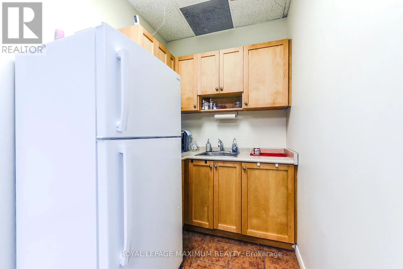 C10 - 4220 STEELES AVENUE W