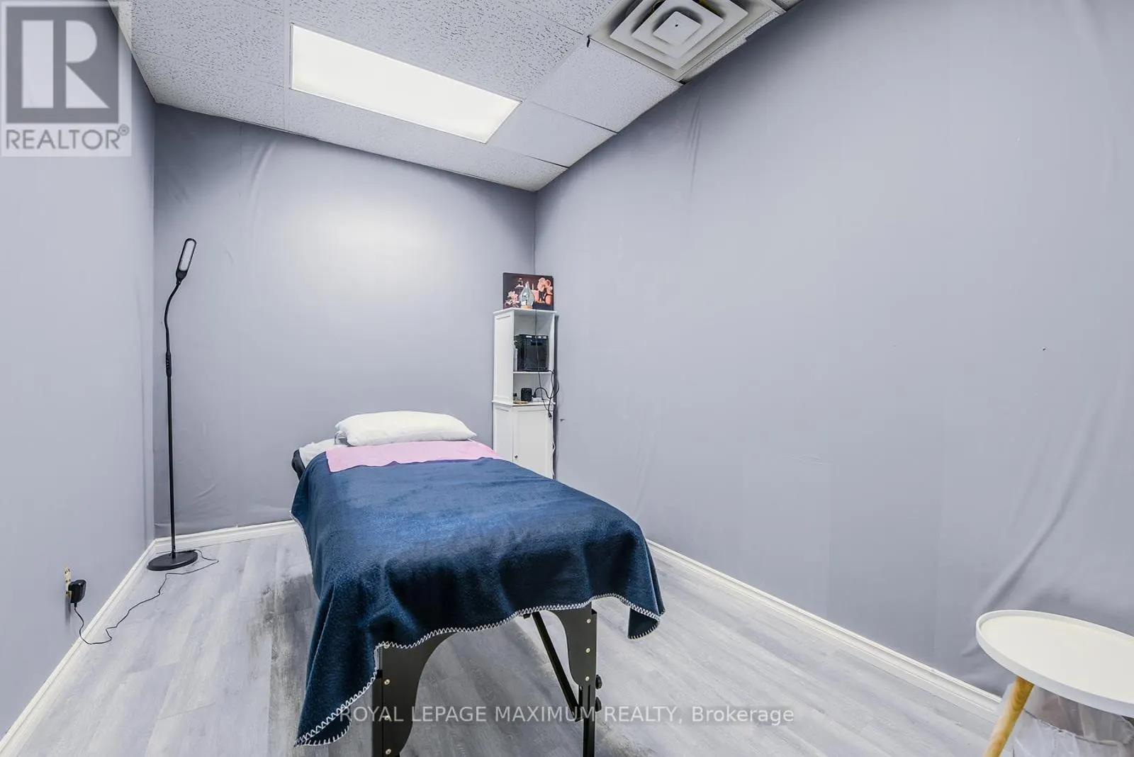C10 - 4220 STEELES AVENUE W