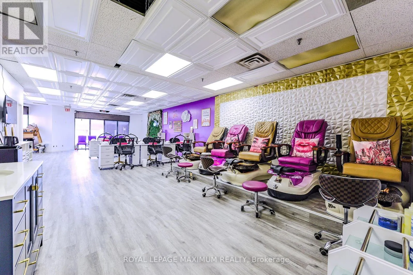 C10 - 4220 STEELES AVENUE W
